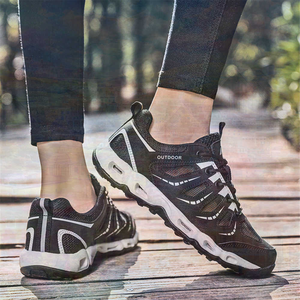 Sumer Round Tip Silver Sneaker - Tech Accessories Board のレビューと価格