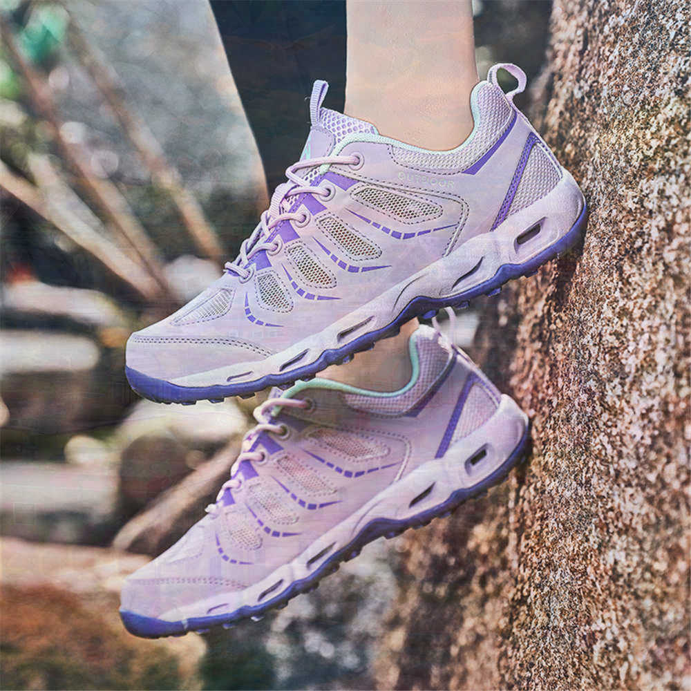 Sumer Round Tip Silver Sneaker - Tech Accessories Board のレビューと価格